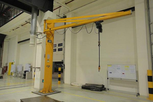 Light lifting equipment: column type cantilever crane