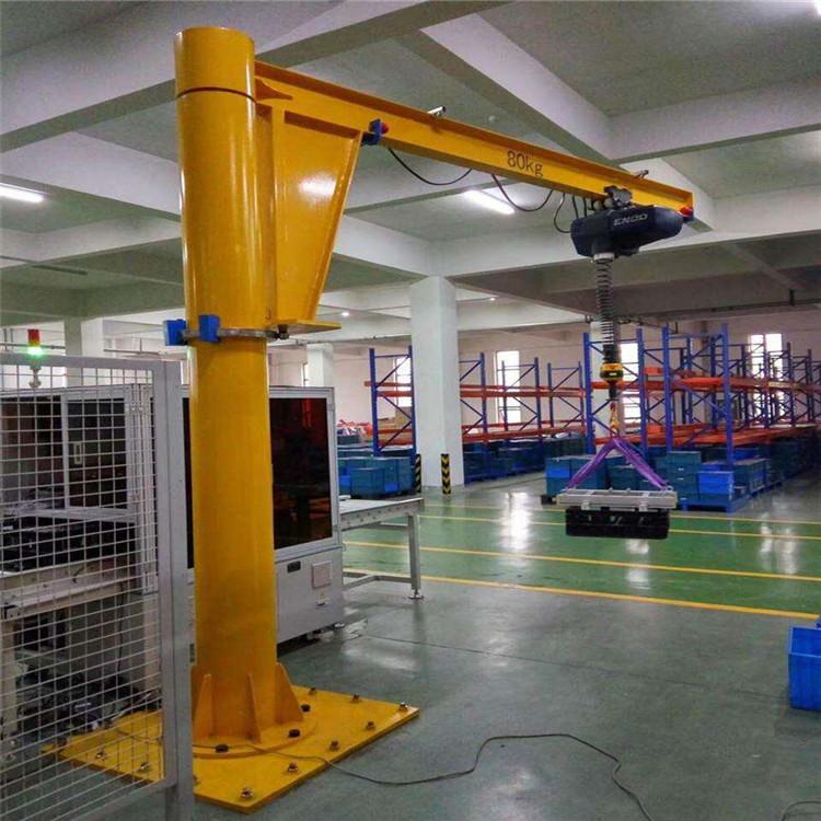 Features of small cantilever crane