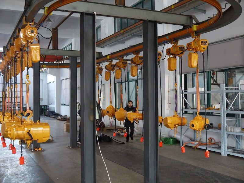 Clean room chain hoist