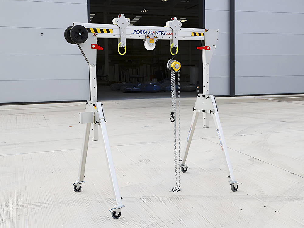 Aluminum walking gantry crane