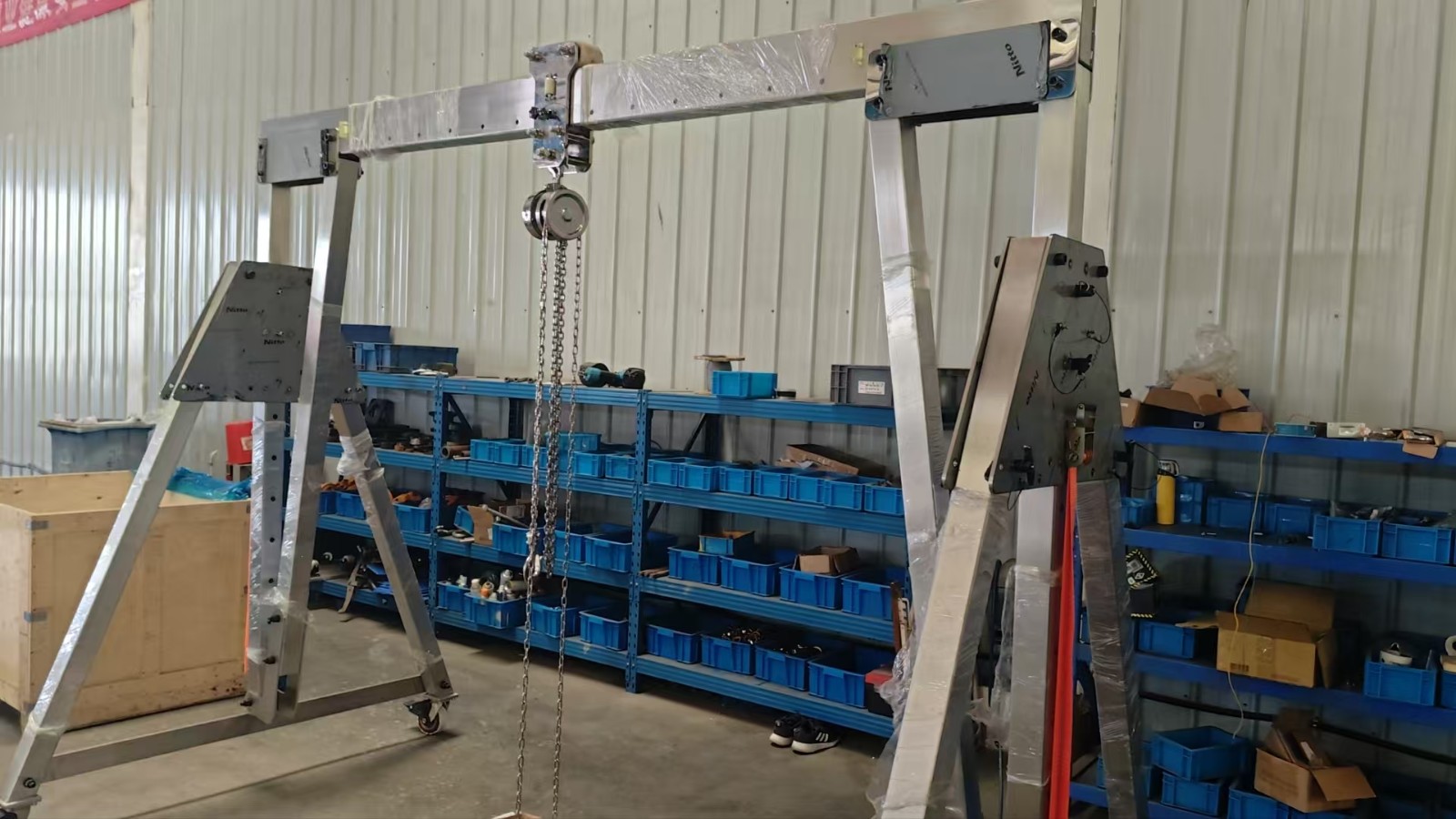 Installation of Cleanroom Stainless Steel Gantry Crane Installation of Cleanroom Stainless Steel Gantry Crane